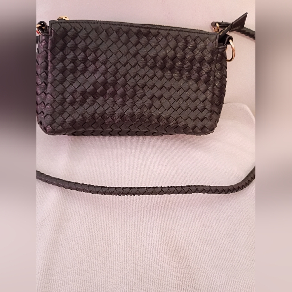 Sondra Roberts Squared Chic Black With Gold Accents Woven Purse. - Picture 12 of 12